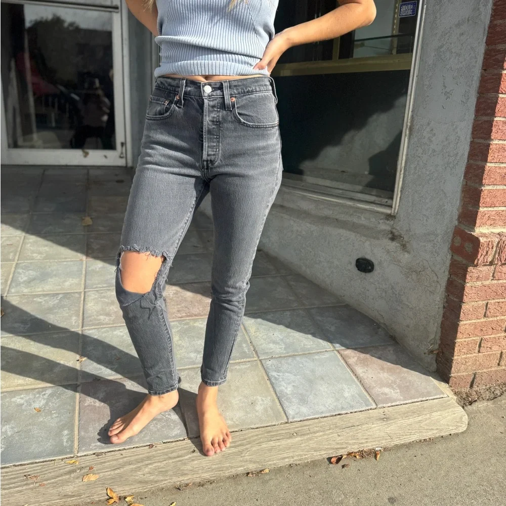 Levi's Premium 501 Washed Black Button Fly Distressed Skinny Jeans 26/28 - Picture 3 of 15